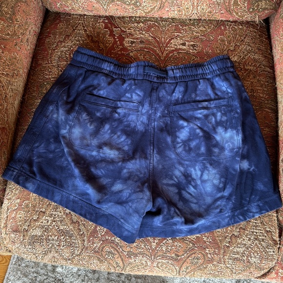 Athleta Farallon Short- Excellent condition - Picture 2 of 3